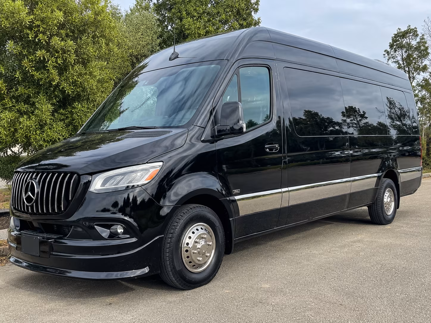 Davie Airport Shuttle & Transportation party bus exterior